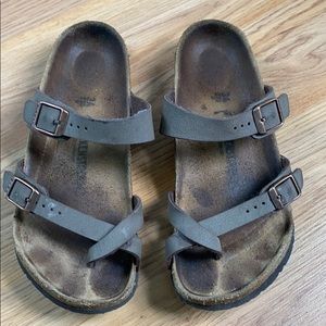 Birkenstock’s size EUR 34
